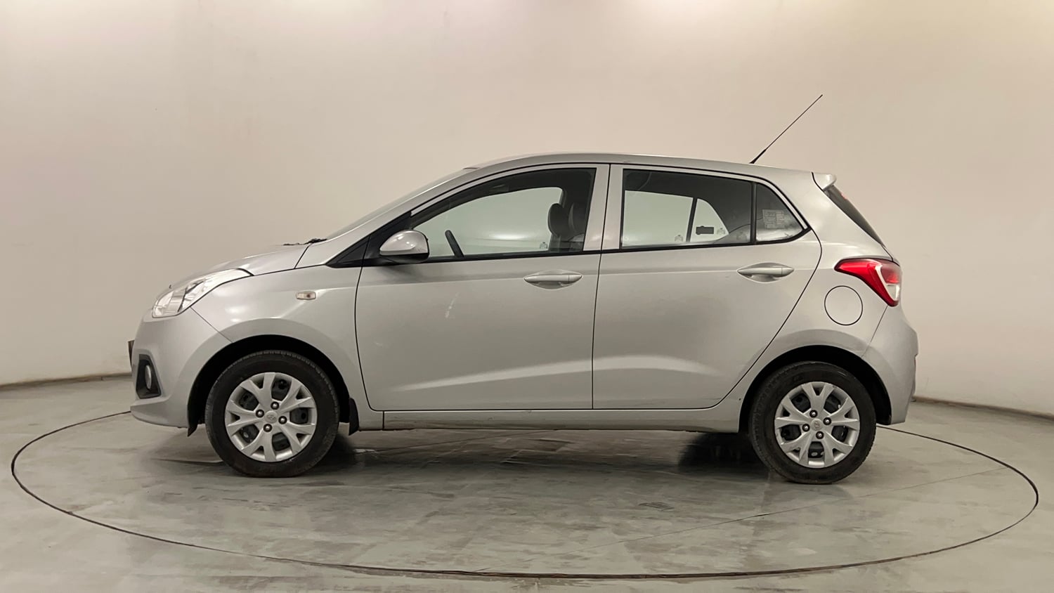 Used 2016 Hyundai Grand i10 Magna 1.2 Kappa VTVT Petrol Manual exterior LEFT SIDE VIEW