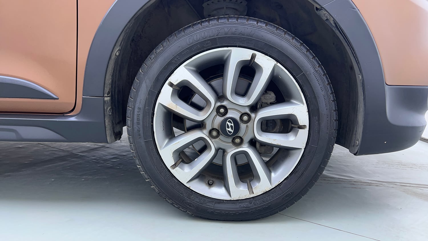 Used 2016 Hyundai i20 Active 1.2 S Petrol Manual tyres RIGHT FRONT TYRE RIM VIEW