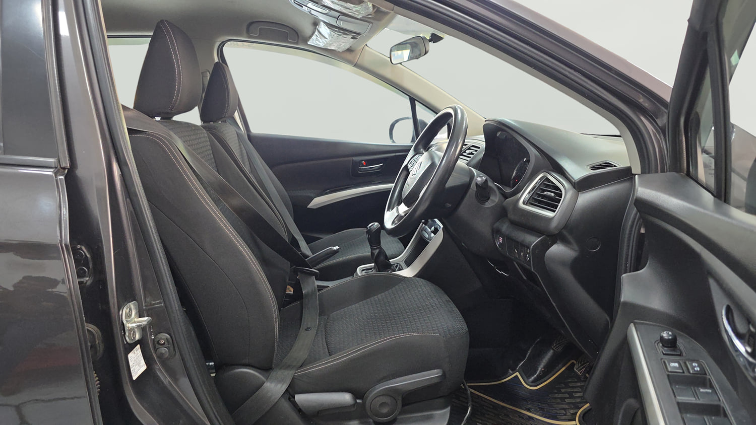 Used 2016 Maruti Suzuki S-Cross Zeta 1.3 Diesel Manual interior RIGHT SIDE FRONT DOOR CABIN VIEW