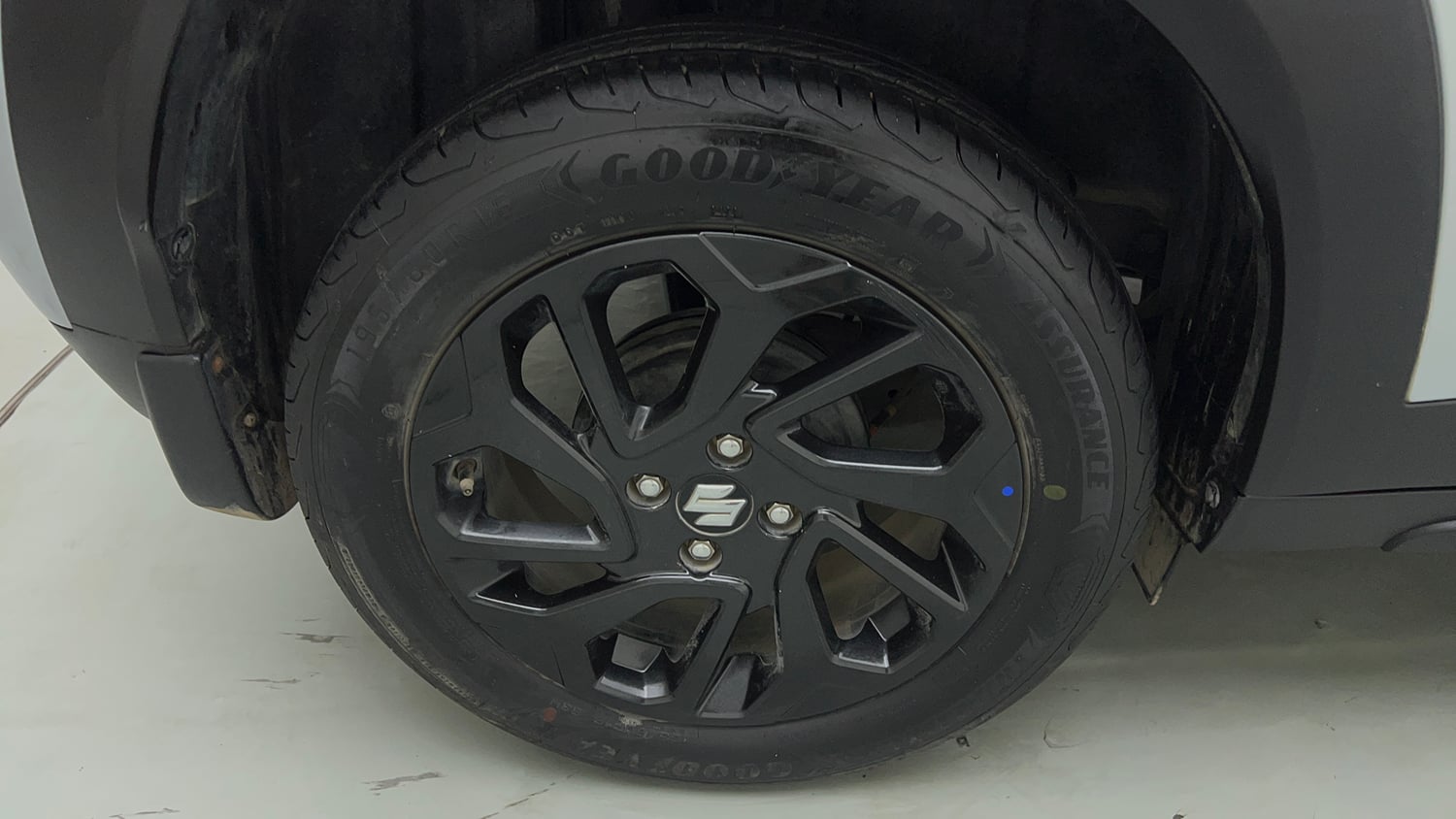 Used 2023 Maruti Suzuki Fronx Delta Plus 1.2L MT Petrol Manual tyres RIGHT REAR TYRE RIM VIEW