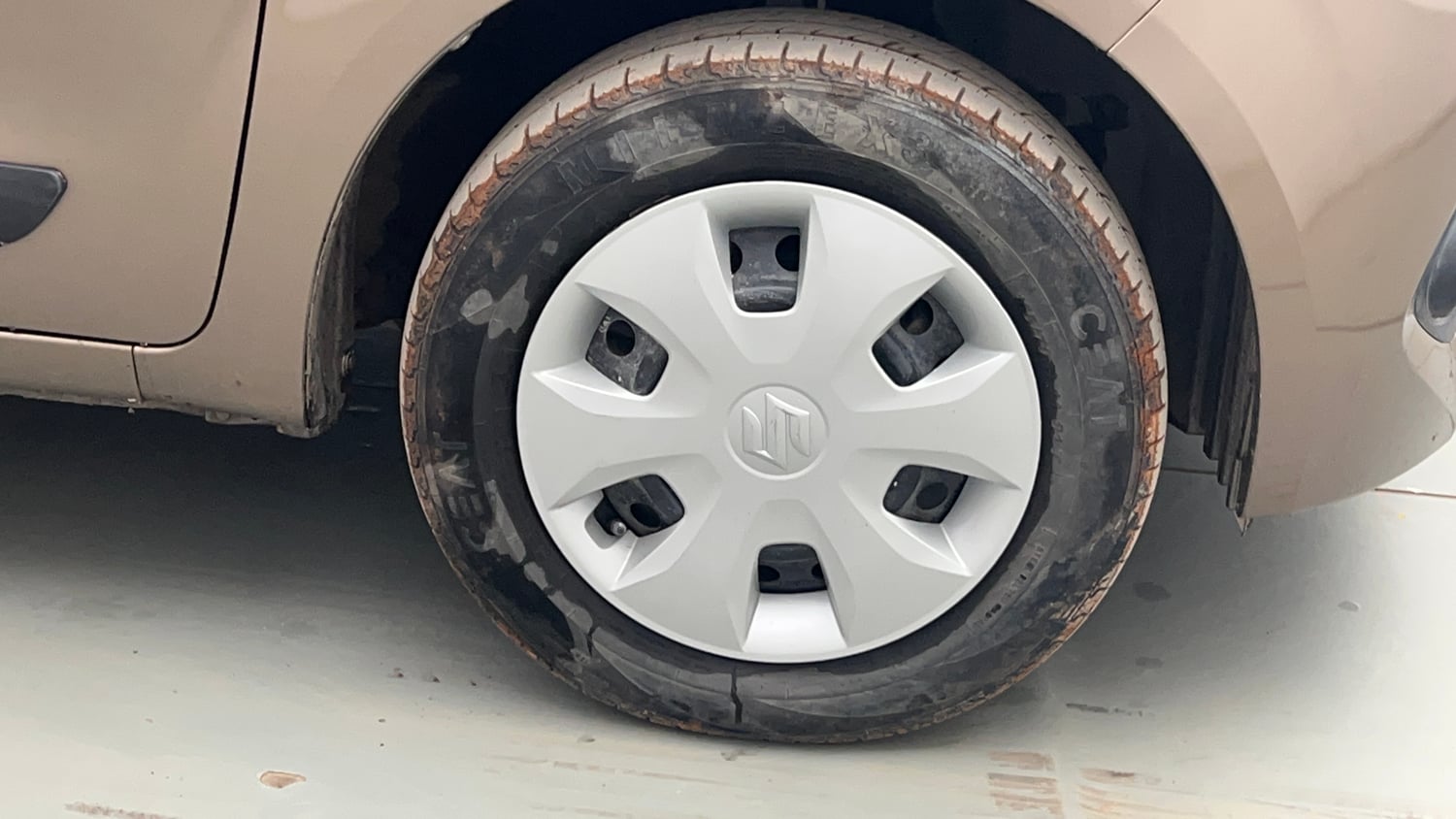 Used 2019 Maruti Suzuki Wagon R ZXi 1.2 AMT Petrol Automatic tyres RIGHT FRONT TYRE RIM VIEW