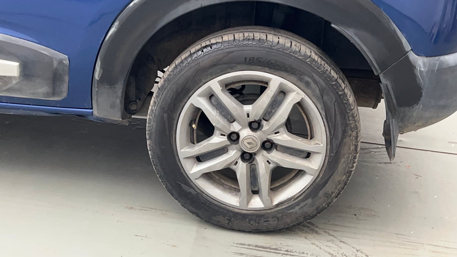 Used 2020 Renault Triber RXZ Petrol Manual tyres LEFT REAR TYRE RIM VIEW