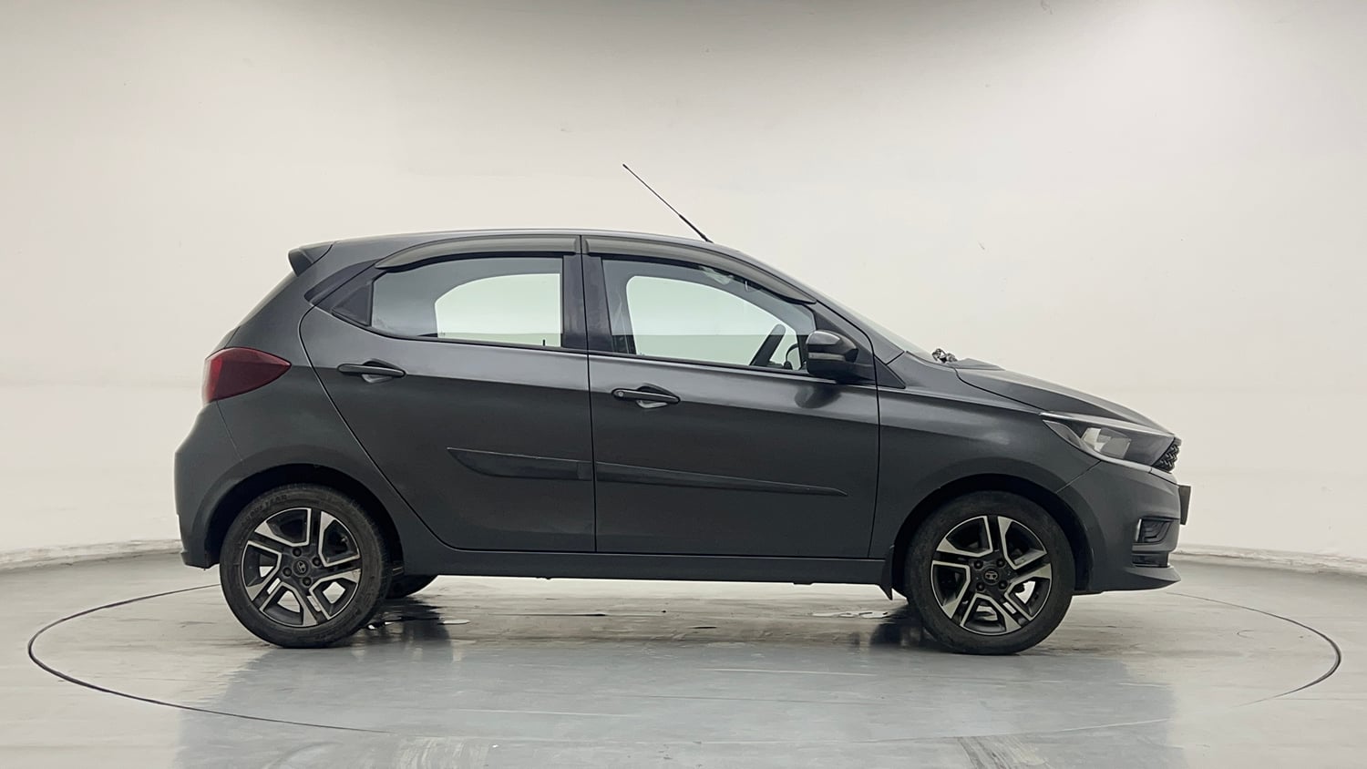 Used 2020 Tata Tiago XZA Plus Petrol Automatic exterior RIGHT SIDE VIEW