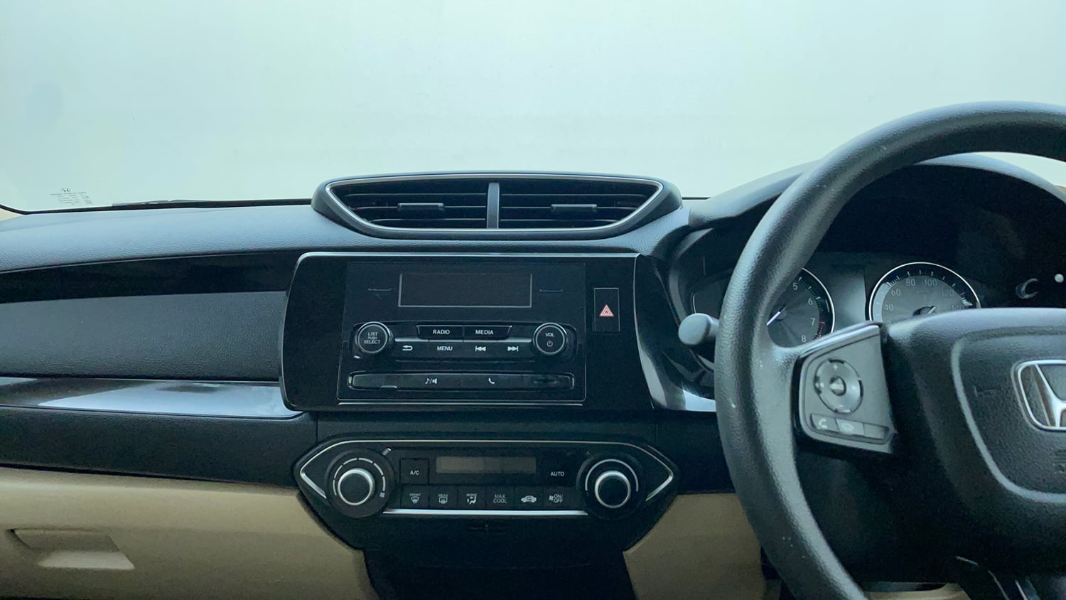 Used 2020 Honda Amaze 1.2 V MT Petrol Petrol Manual interior MUSIC SYSTEM & AC CONTROL VIEW