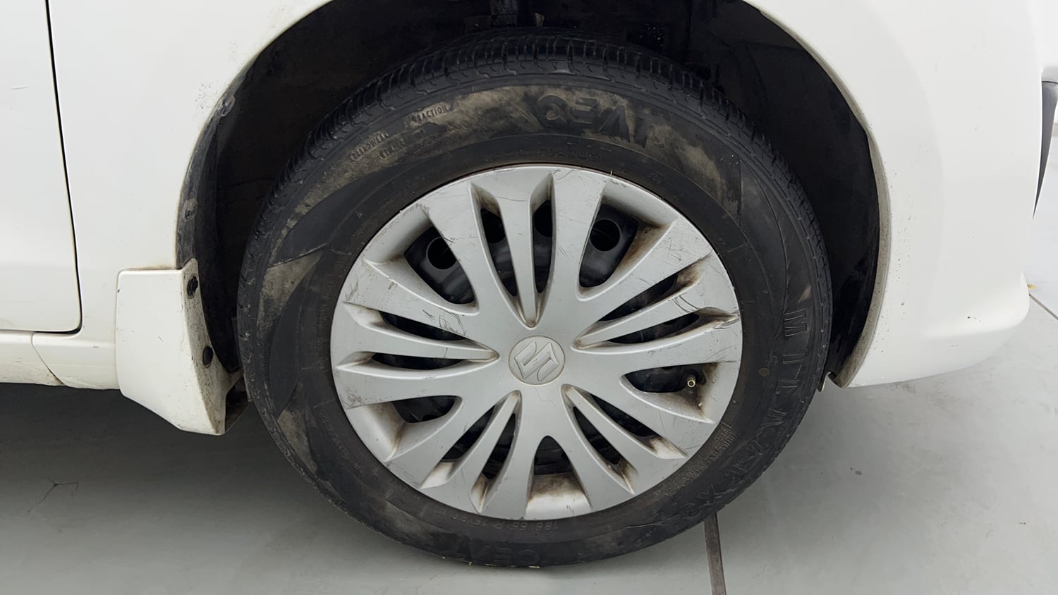 Used 2013 Maruti Suzuki Ertiga Vxi Petrol Manual tyres RIGHT FRONT TYRE RIM VIEW