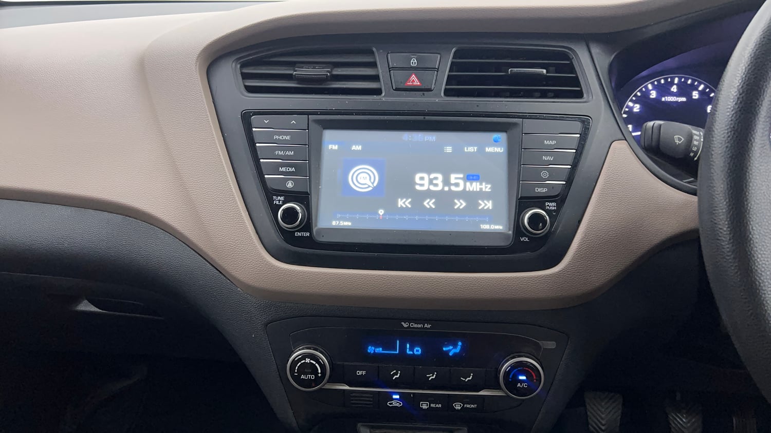 Used 2018 Hyundai Elite i20 Asta 1.2 Petrol Manual interior MUSIC SYSTEM & AC CONTROL VIEW