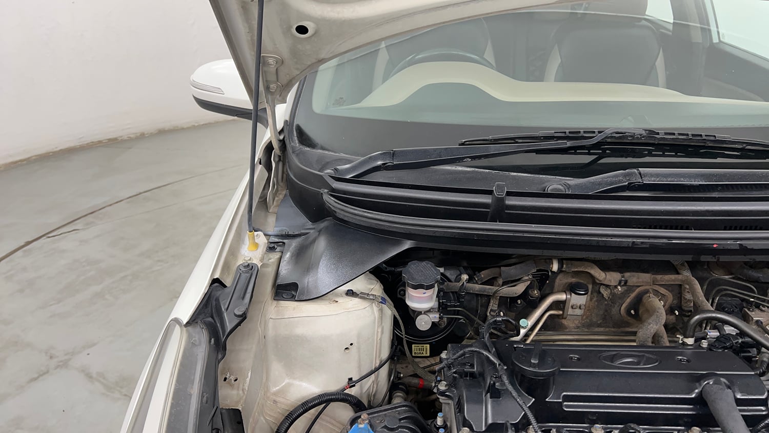 Used 2018 Hyundai Elite i20 Asta 1.2 (O) Petrol Manual engine ENGINE RIGHT SIDE HINGE & APRON VIEW