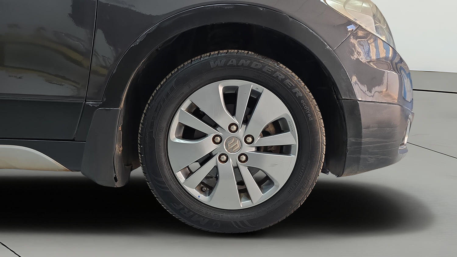 Used 2016 Maruti Suzuki S-Cross Zeta 1.3 Diesel Manual tyres RIGHT FRONT TYRE RIM VIEW