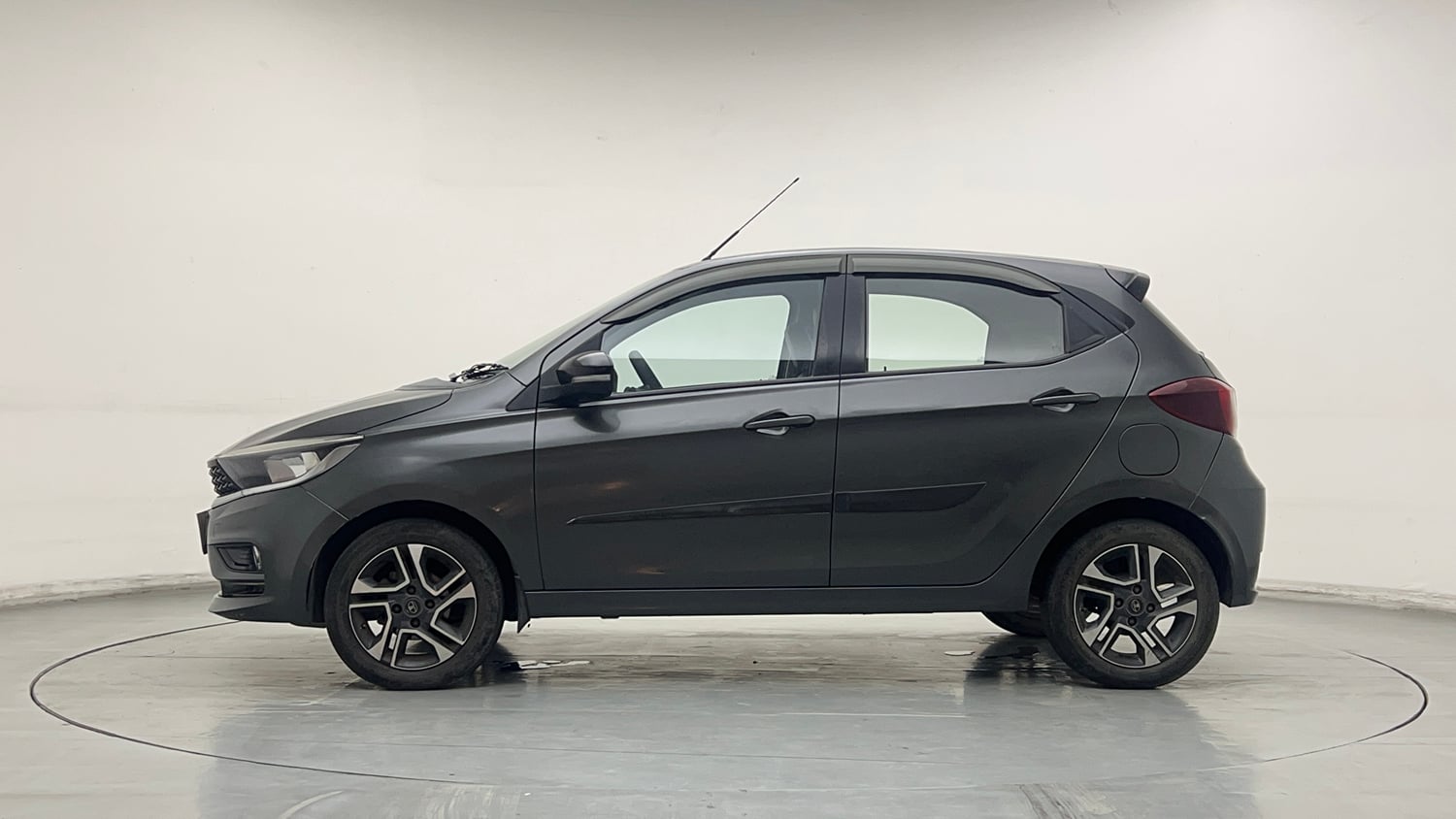 Used 2020 Tata Tiago XZA Plus Petrol Automatic exterior LEFT SIDE VIEW