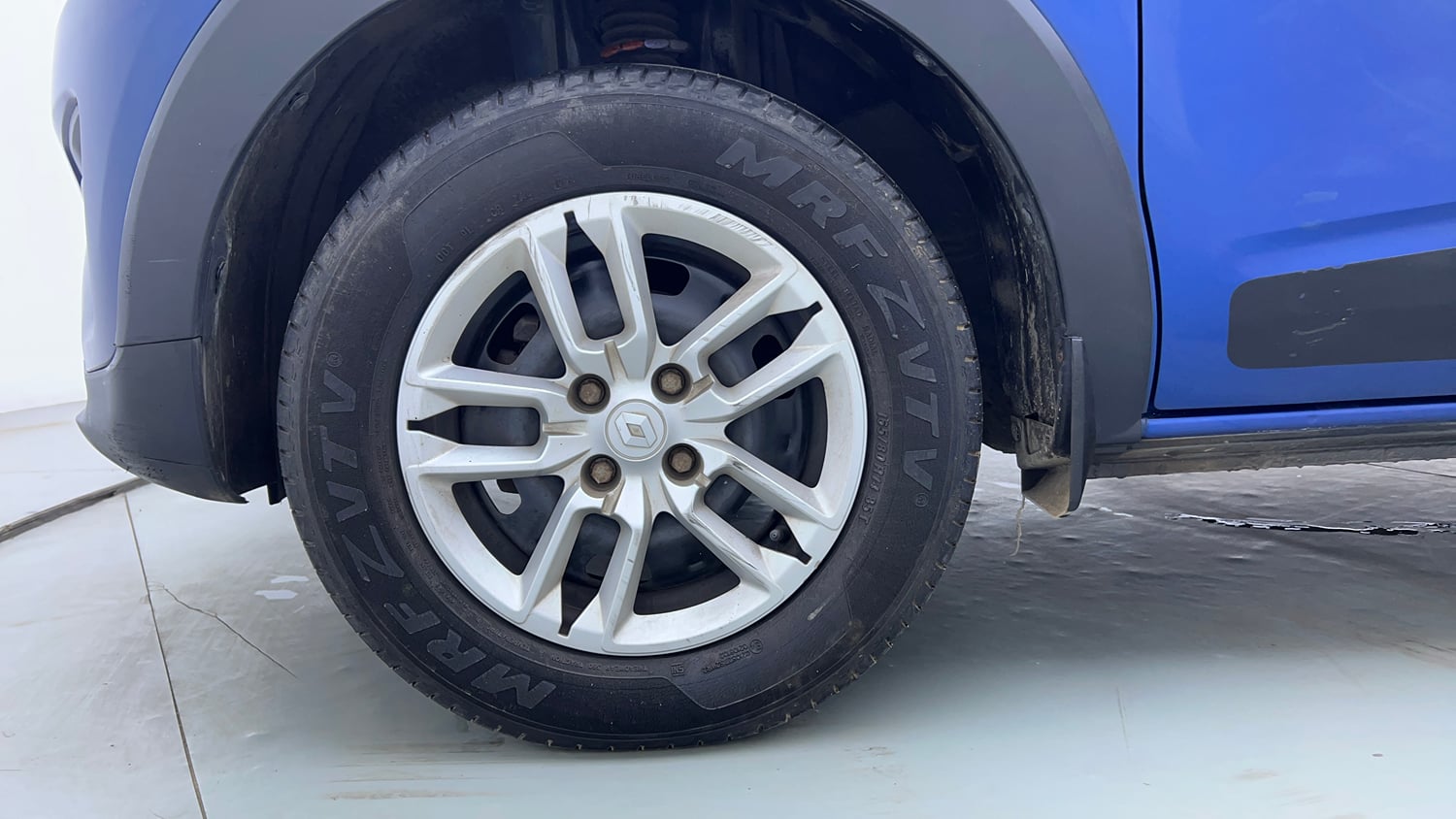 Used 2021 Renault Triber RXT Petrol Manual tyres LEFT FRONT TYRE RIM VIEW