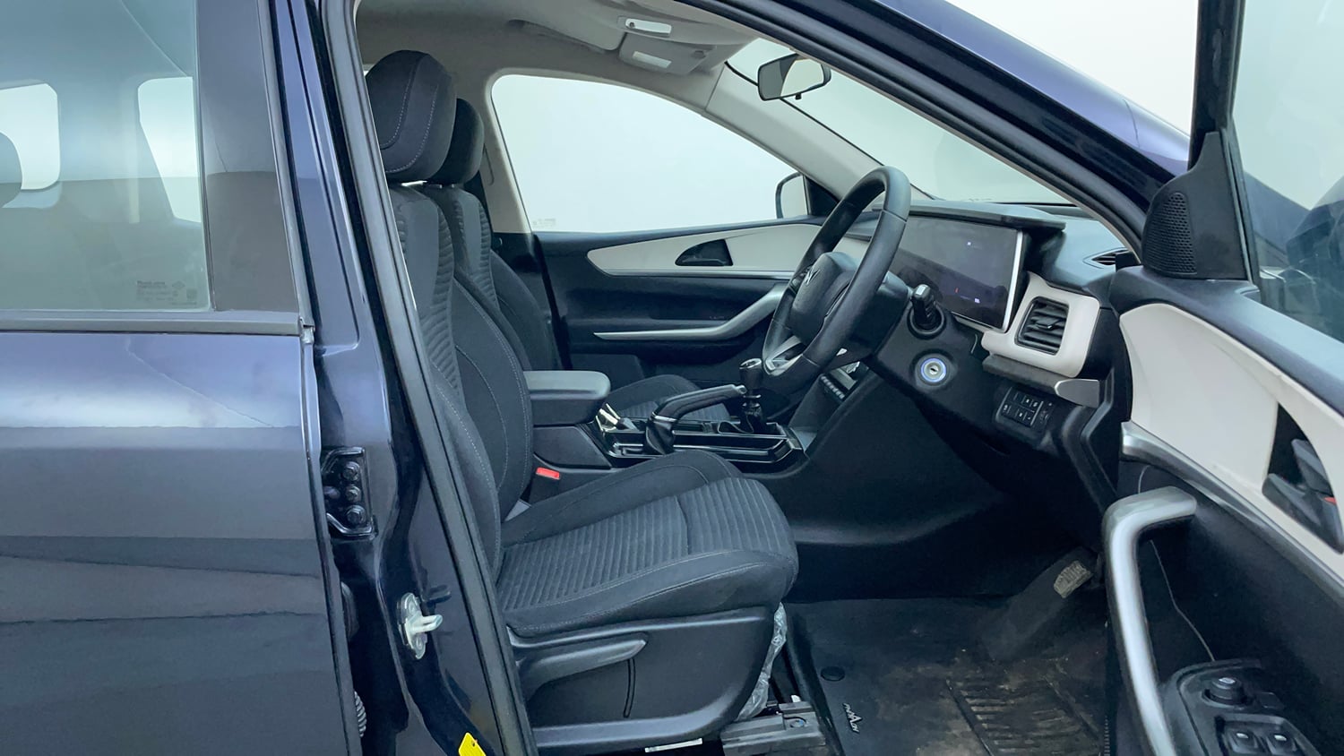 Used 2022 Mahindra XUV700 AX 3 Petrol MT 5 STR Petrol Manual interior RIGHT SIDE FRONT DOOR CABIN VIEW