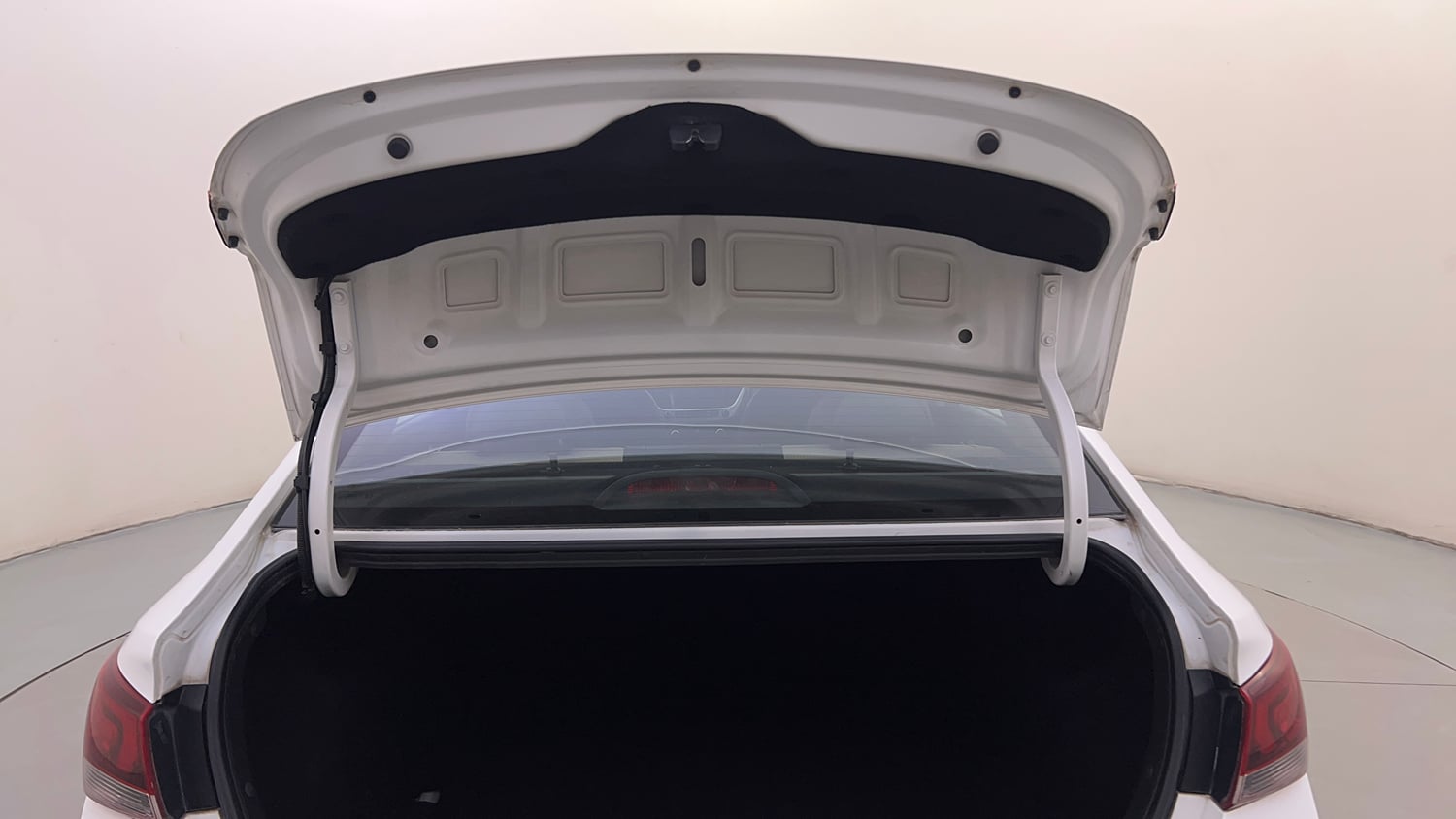Used 2019 Hyundai Verna SX (O) 1.6 VTVT AT Petrol Automatic interior DICKY DOOR OPEN VIEW