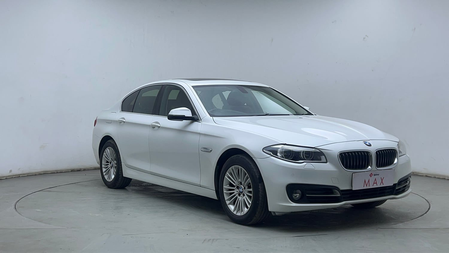 Used 2016 BMW 5 Series 520d Luxury Line Diesel Automatic exterior RIGHT FRONT CORNER VIEW