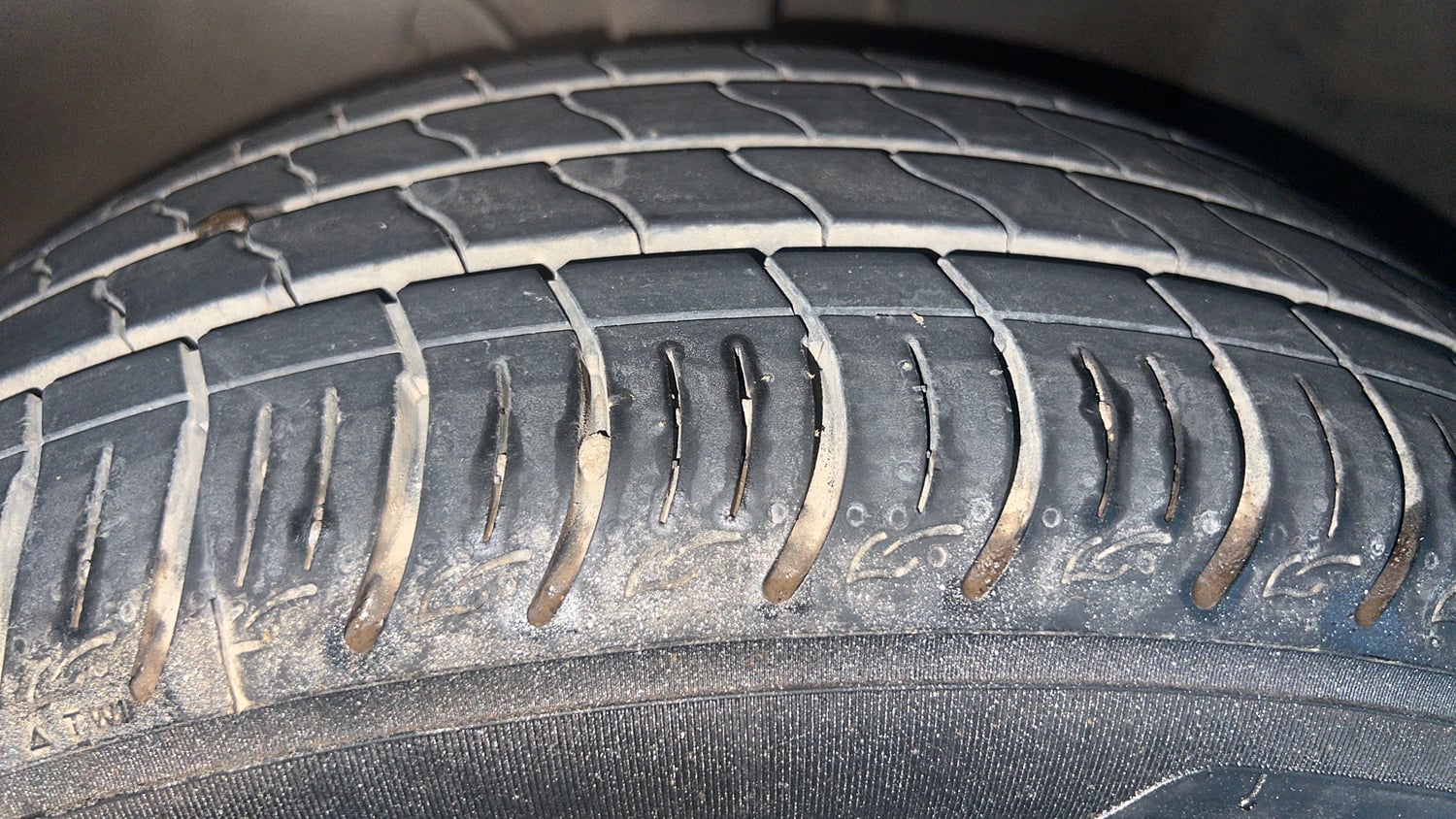 Used 2015 Hyundai Elite i20 Asta 1.2 Petrol Manual tyres RIGHT FRONT TYRE TREAD VIEW