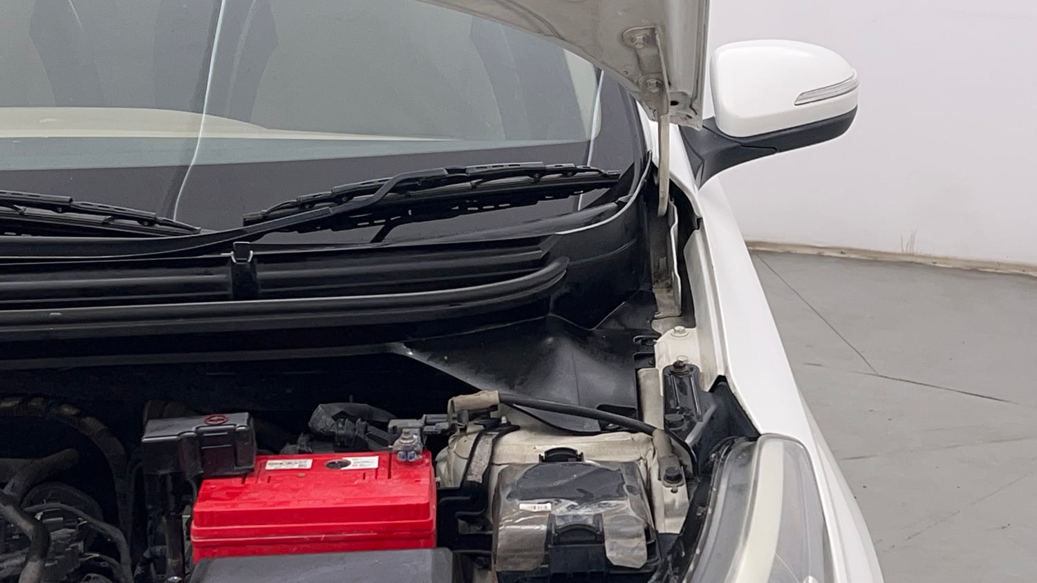 Used 2018 Hyundai Elite i20 Asta 1.2 Petrol Manual engine ENGINE LEFT SIDE HINGE & APRON VIEW