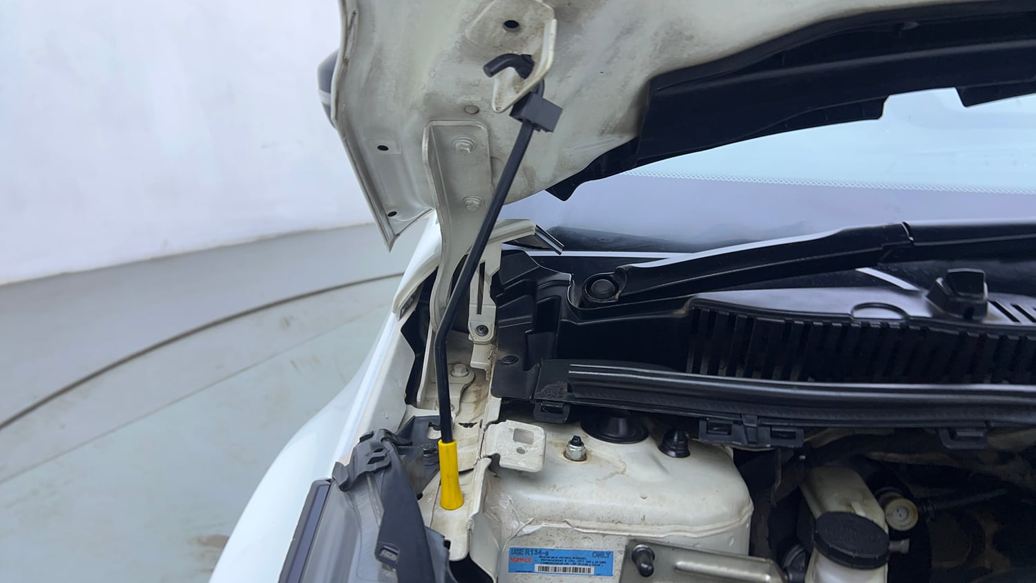 Used 2021 Tata Nexon XMA (S) Petrol Automatic engine ENGINE RIGHT SIDE HINGE & APRON VIEW