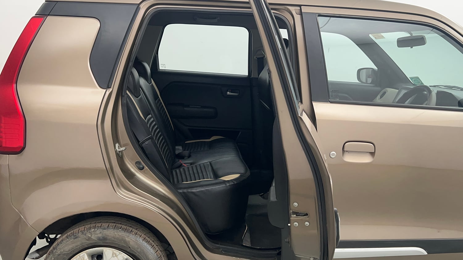 Used 2019 Maruti Suzuki Wagon R ZXi 1.2 AMT Petrol Automatic interior RIGHT SIDE REAR DOOR CABIN VIEW