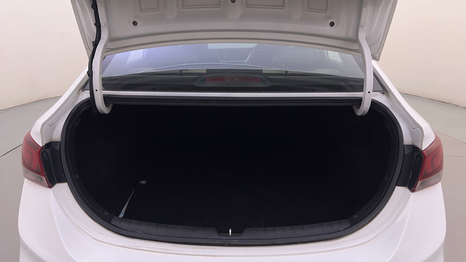 Used 2019 Hyundai Verna SX (O) 1.6 VTVT AT Petrol Automatic interior DICKY INSIDE VIEW