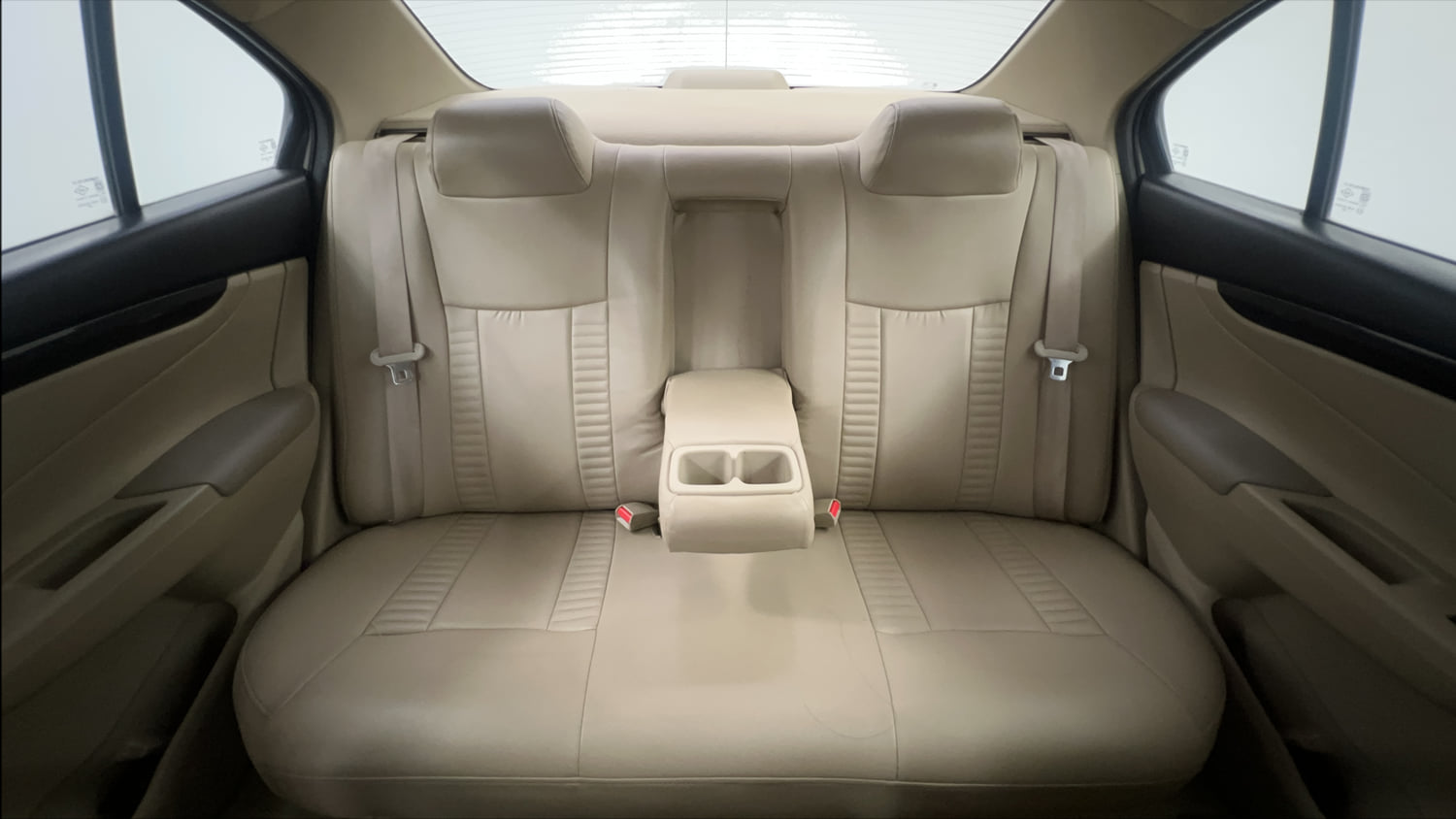 Used 2015 Maruti Suzuki Ciaz VXi+ Petrol Manual interior REAR SEAT CONDITION VIEW
