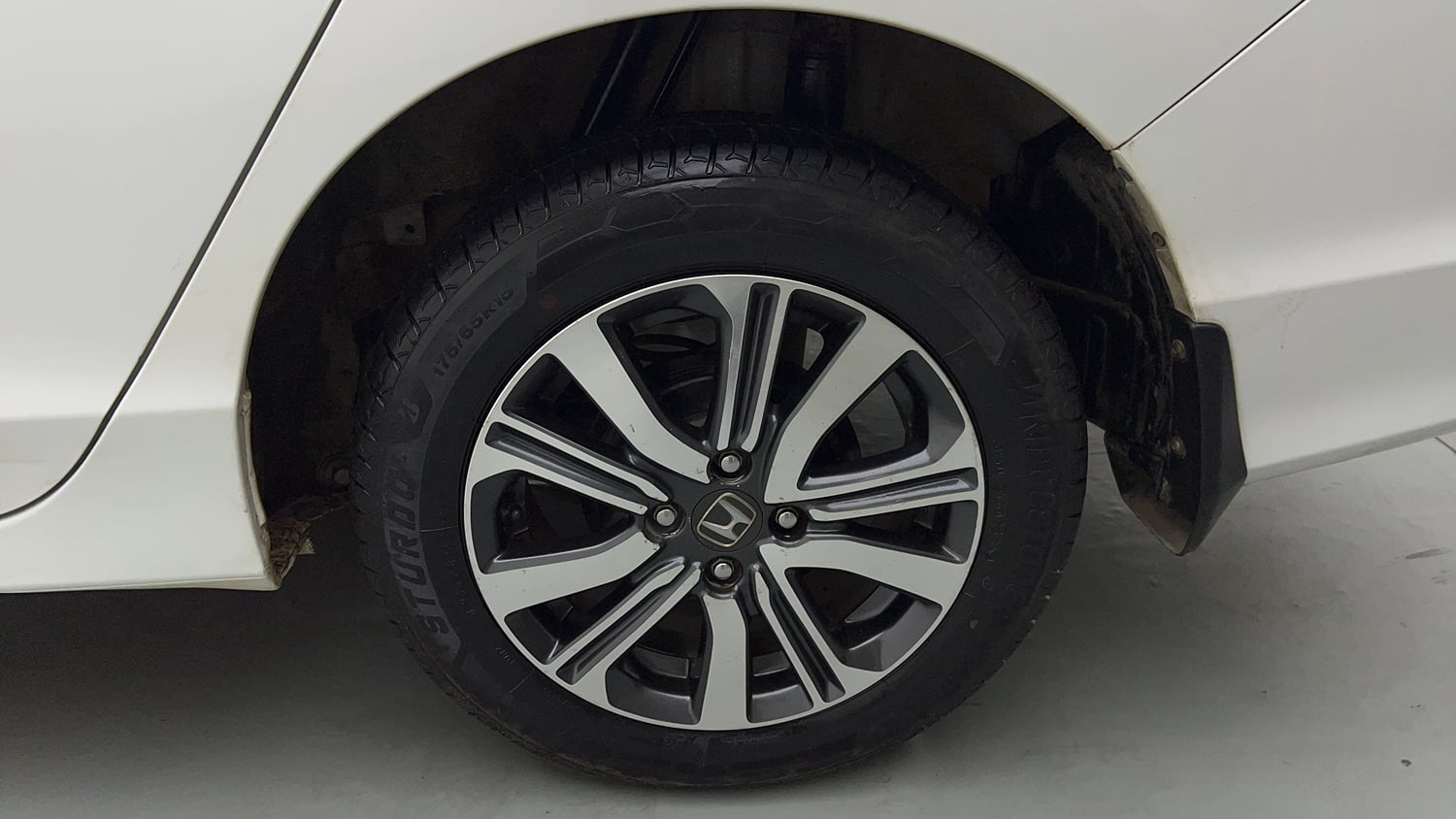 Used 2022 Honda City 4th Generation V Petrol Petrol Manual tyres LEFT REAR TYRE RIM VIEW