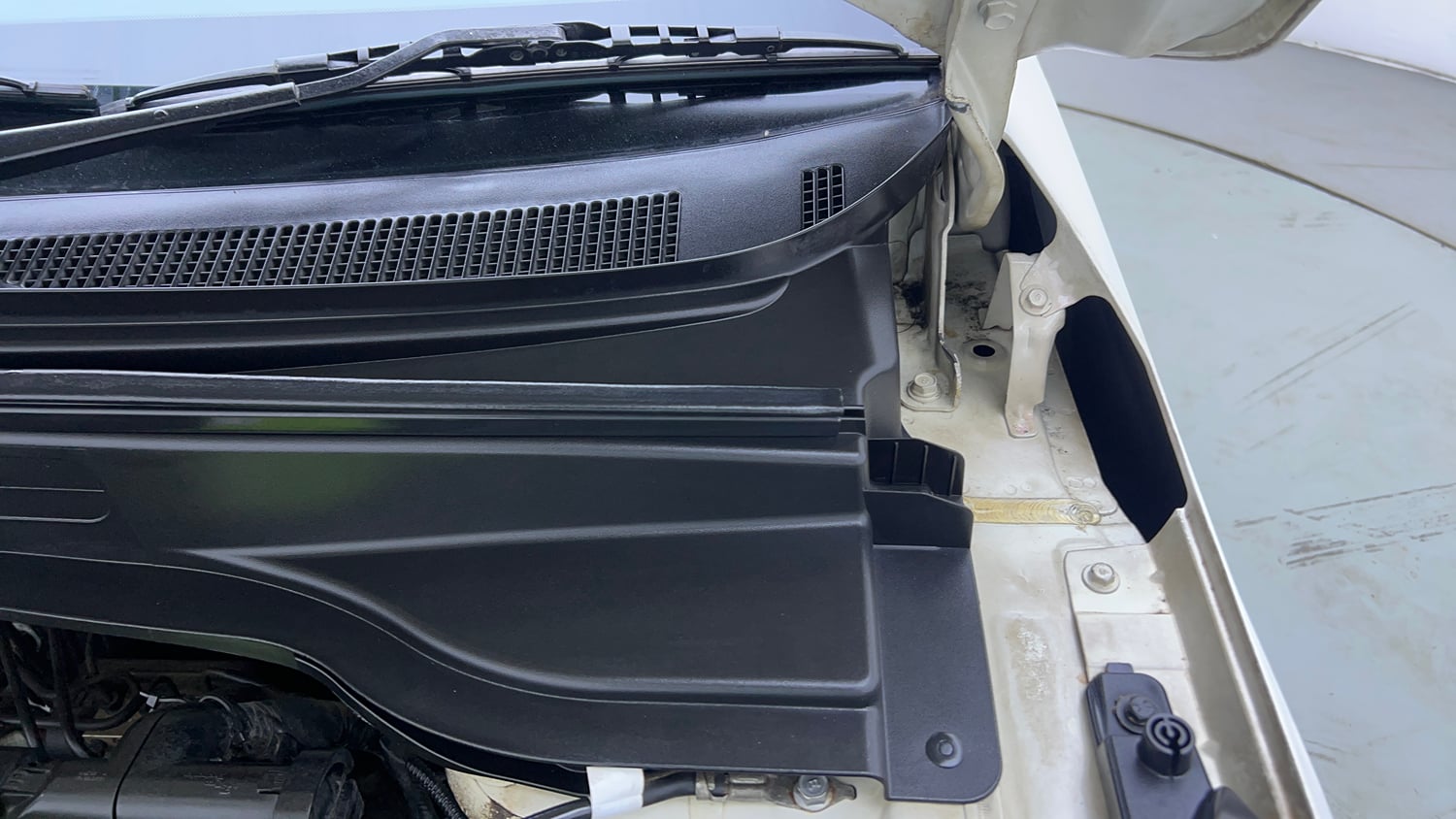 Used 2019 Hyundai Creta SX 1.6 AT Petrol Petrol Automatic engine ENGINE LEFT SIDE HINGE & APRON VIEW