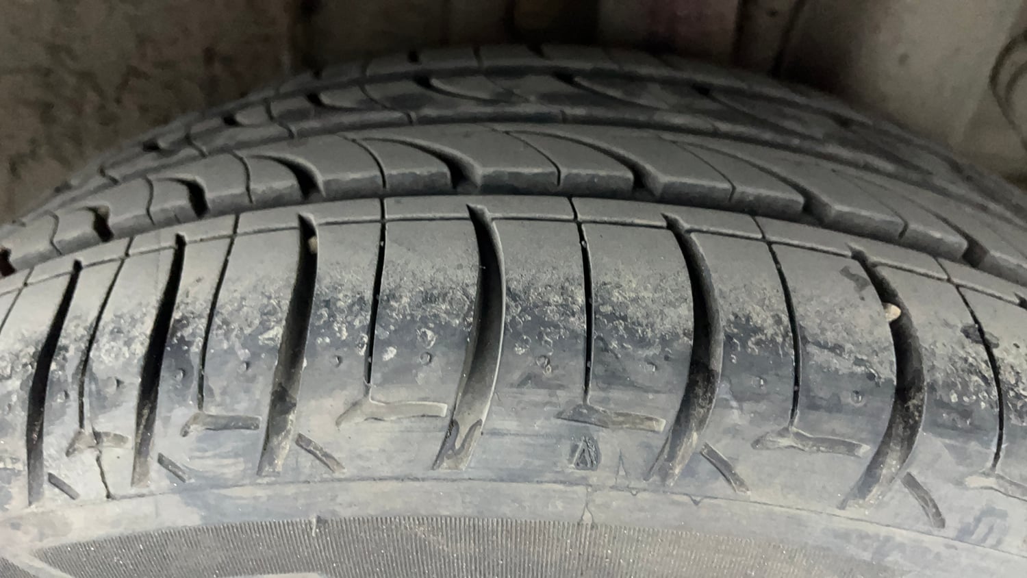Used 2019 Hyundai Elite i20 Asta 1.2 (O) CVT Petrol Automatic tyres LEFT REAR TYRE TREAD VIEW