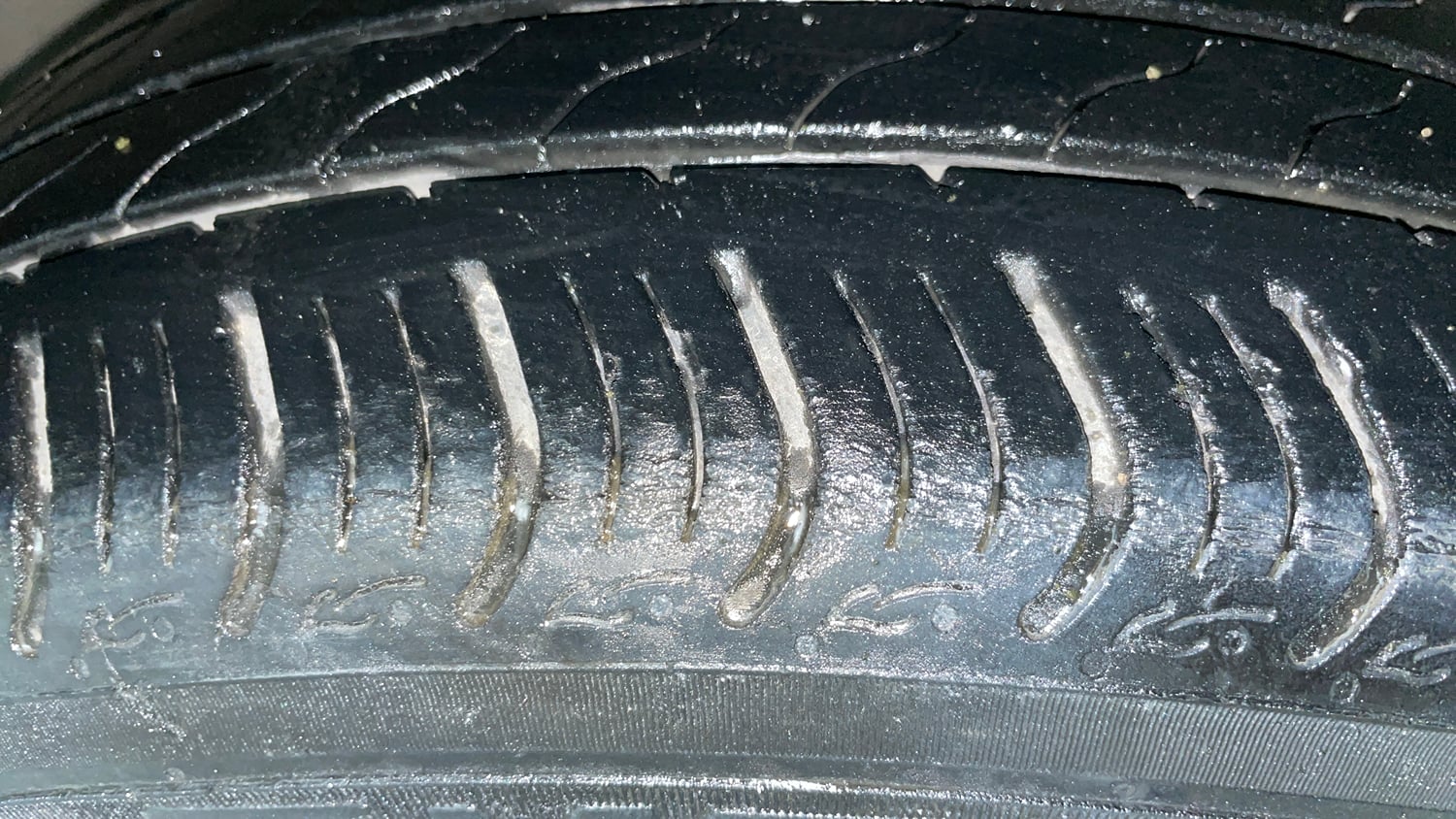 Used 2023 Honda Amaze VX 1.2 Petrol CVT Petrol Automatic tyres RIGHT FRONT TYRE TREAD VIEW