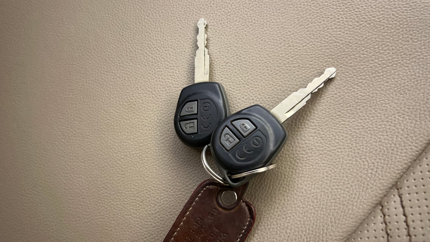 Used 2017 Maruti Suzuki Dzire VDi AMT Diesel Automatic extra CAR KEY VIEW