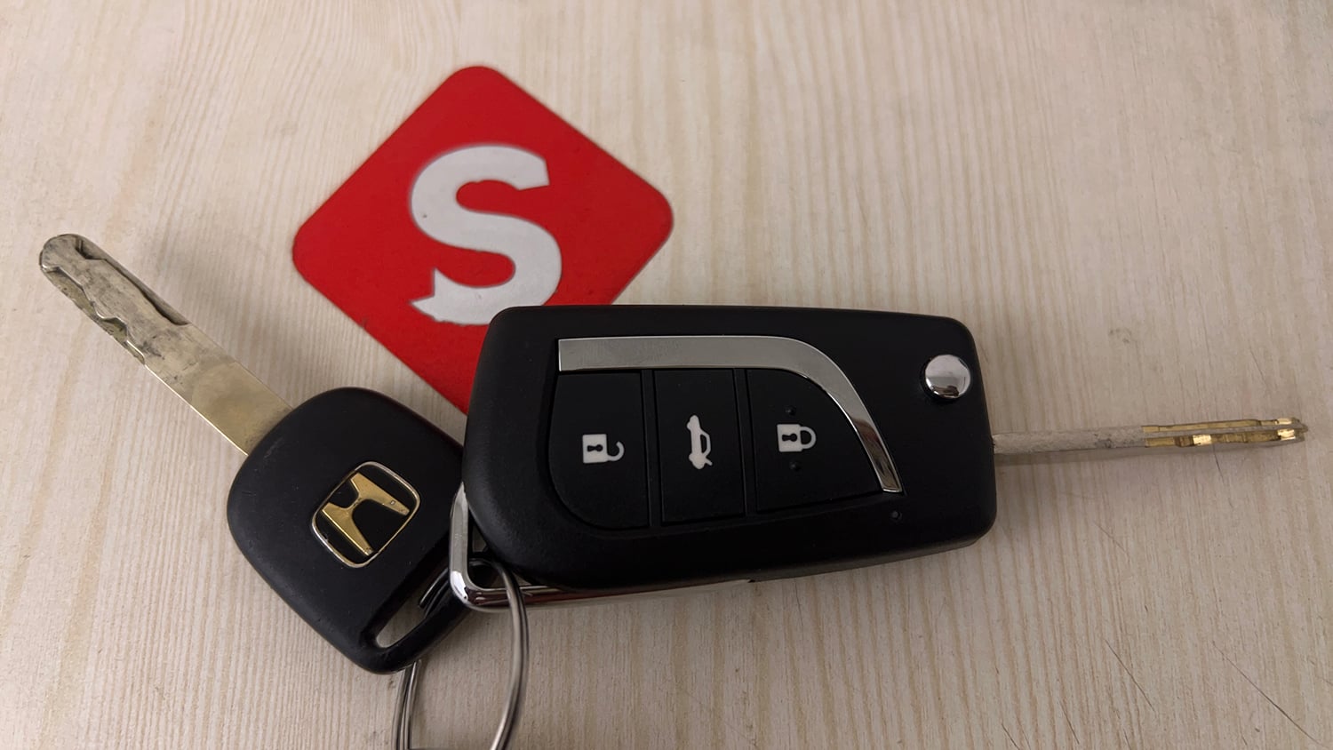 Used 2013 Honda Brio E MT Petrol Manual extra CAR KEY VIEW