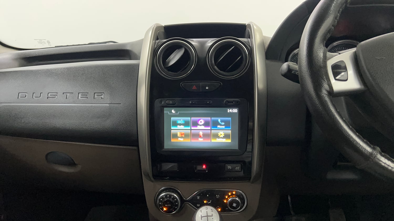 Used 2016 Renault Duster 85 PS RXZ 4X2 MT Diesel Manual interior MUSIC SYSTEM & AC CONTROL VIEW