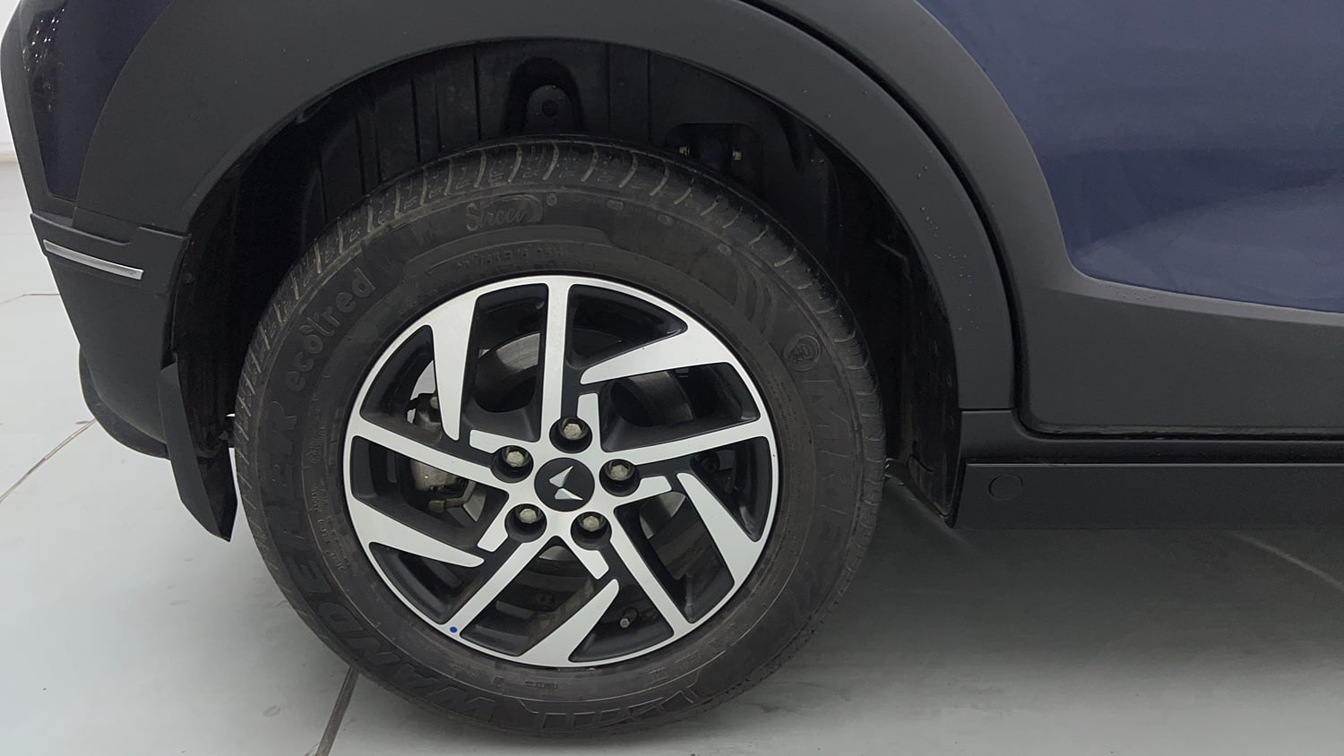 Used 2025 Mahindra XUV 3XO AX5 1.2 Petrol Petrol Manual tyres RIGHT REAR TYRE RIM VIEW