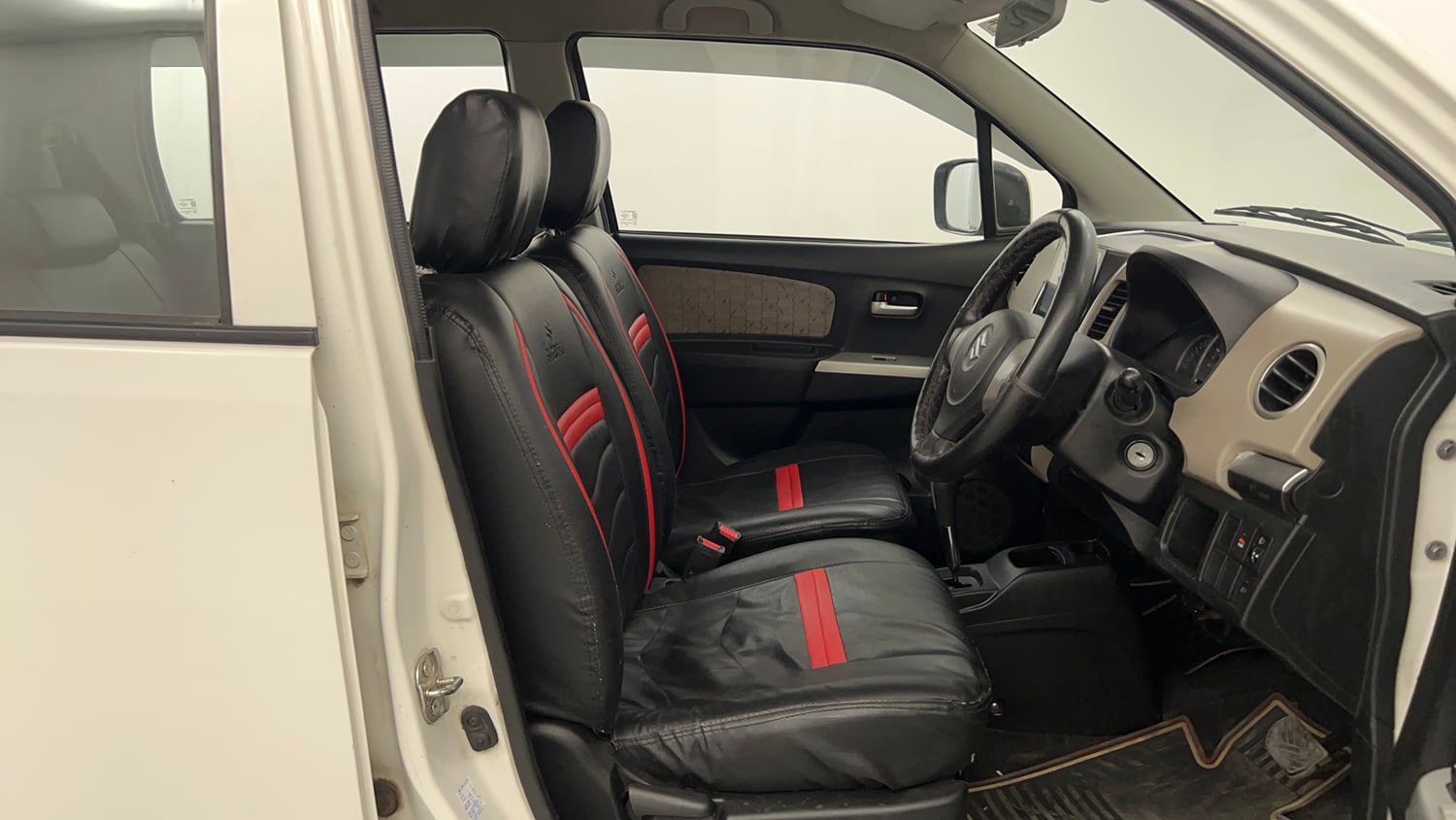 Used 2016 Maruti Suzuki Wagon R 1.0 VXI AMT Petrol Automatic interior RIGHT SIDE FRONT DOOR CABIN VIEW