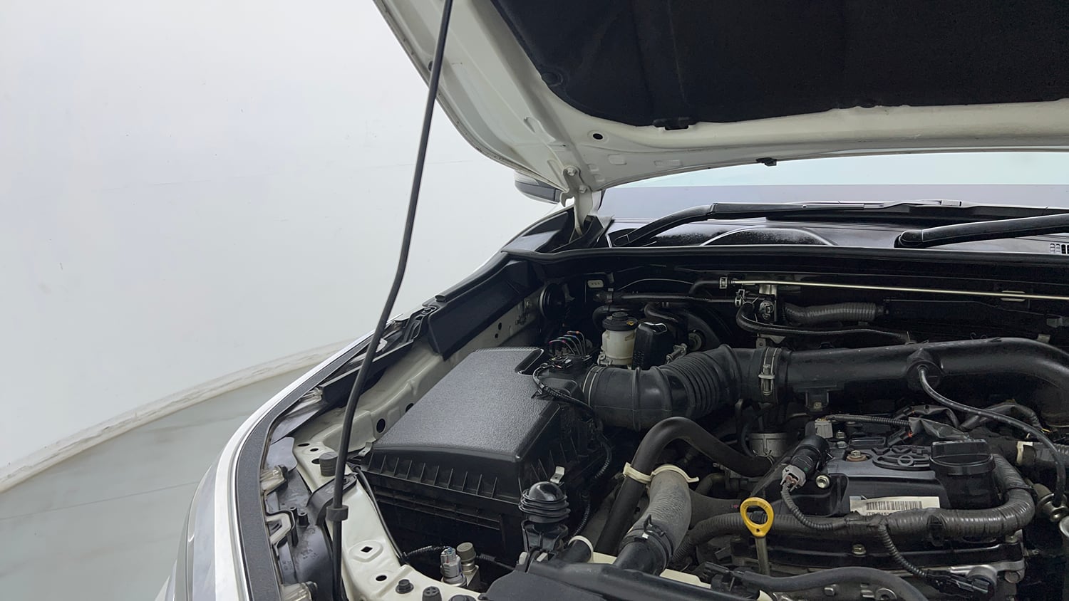 Used 2024 Toyota Fortuner 4X2 AT 2.7 Petrol Petrol Automatic engine ENGINE RIGHT SIDE HINGE & APRON VIEW