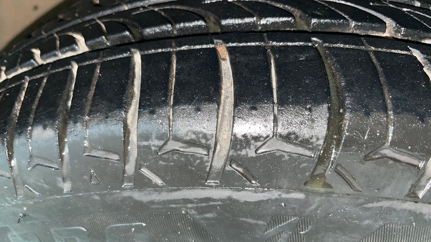 Used 2019 Hyundai Grand i10 Sportz AT 1.2 Kappa VTVT Petrol Automatic tyres RIGHT FRONT TYRE TREAD VIEW