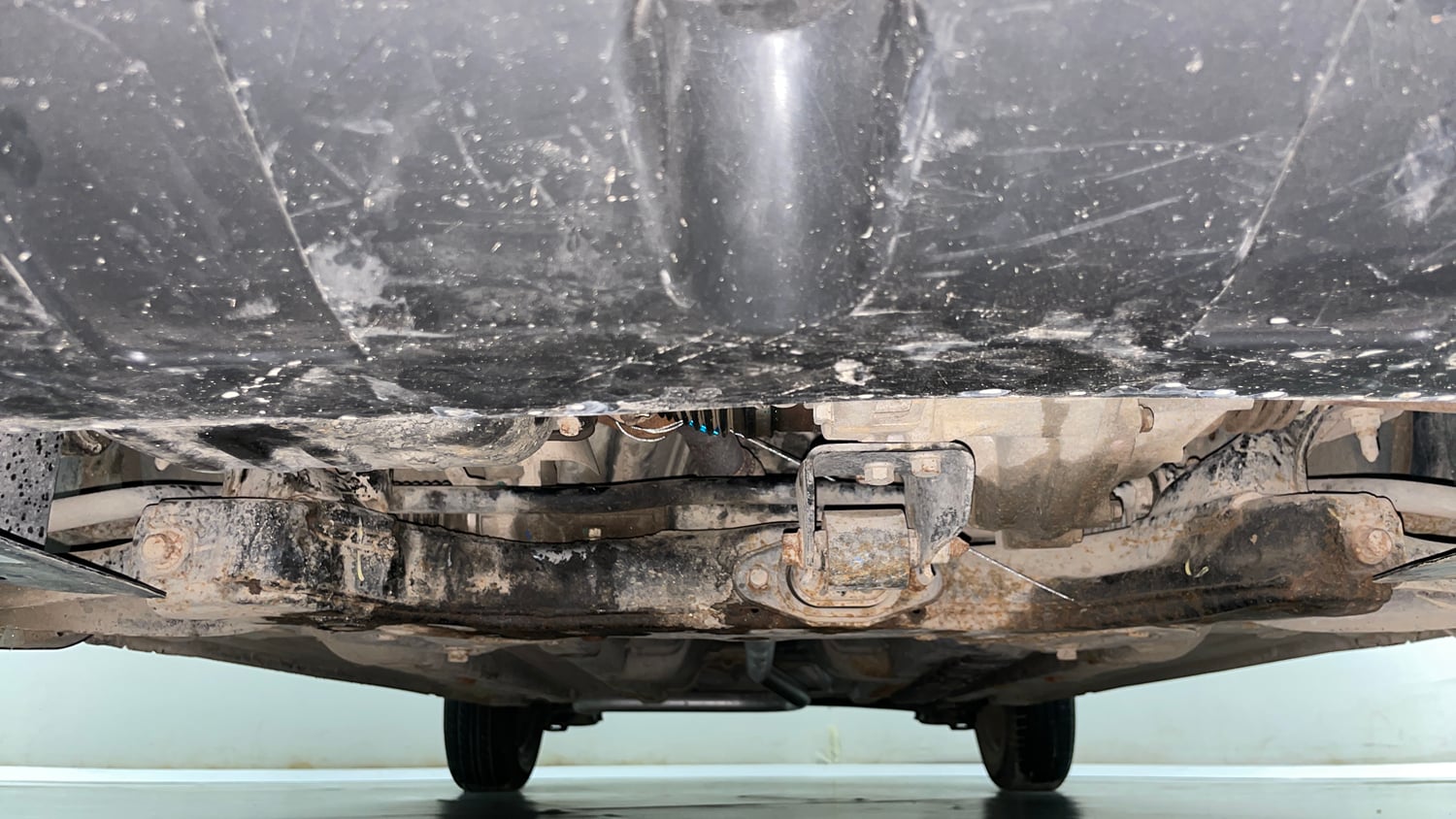 Used 2015 Hyundai Elite i20 Sportz 1.2 Petrol Manual extra FRONT LEFT UNDERBODY VIEW