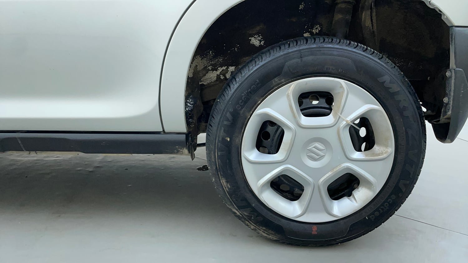 Used 2022 Maruti Suzuki S-Presso VXi (O) AMT Petrol Automatic tyres LEFT REAR TYRE RIM VIEW