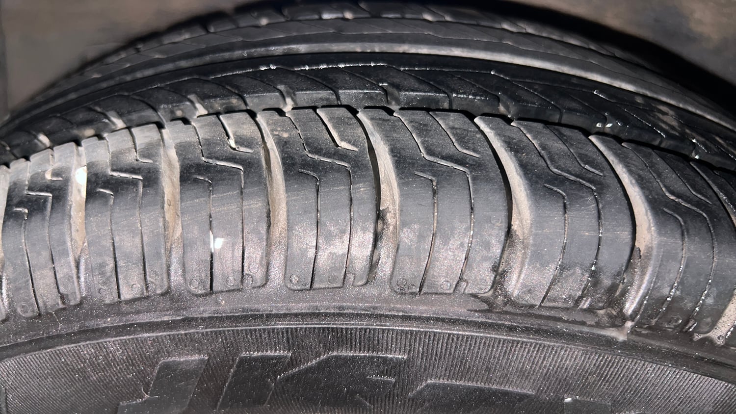 Used 2015 Hyundai Grand i10 Asta AT 1.2 Kappa VTVT Petrol Automatic tyres RIGHT REAR TYRE TREAD VIEW