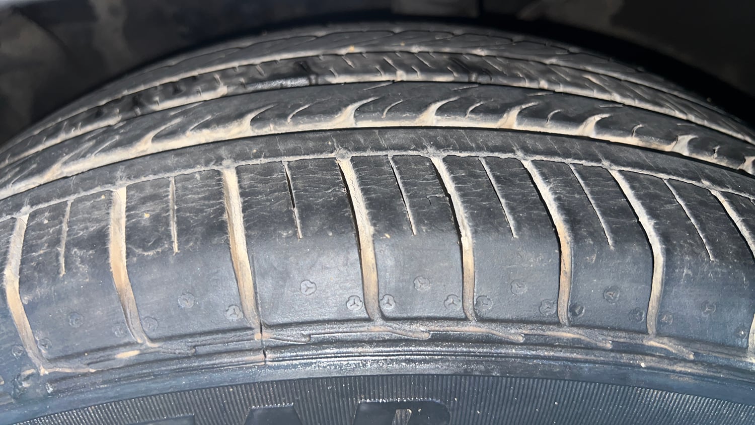 Used 2017 Hyundai Creta 1.6 SX Plus AT Petrol Petrol Automatic tyres LEFT FRONT TYRE TREAD VIEW