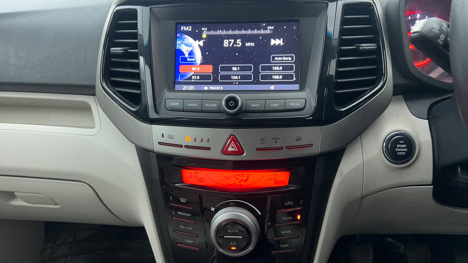 Used 2019 Mahindra XUV 300 1.2 W8 (O) Petrol Manual interior MUSIC SYSTEM & AC CONTROL VIEW