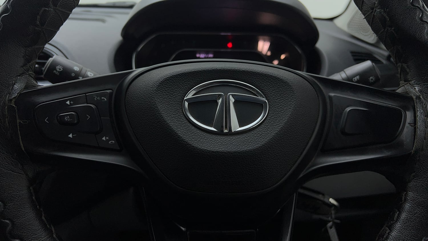 Used 2021 Tata Tiago XZ Petrol Manual top_features Airbags