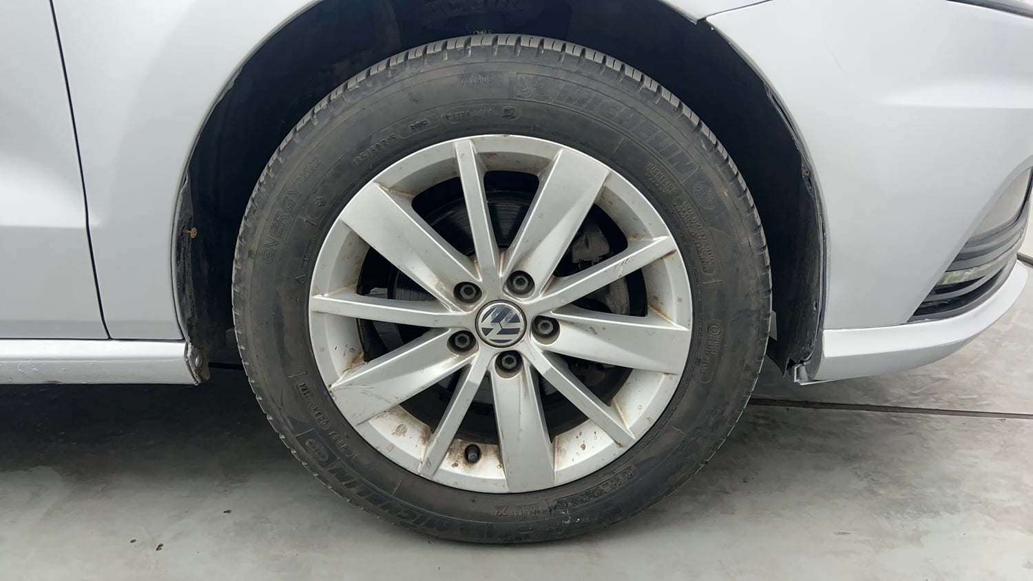 Used 2016 Volkswagen Ameo Highline1.2L (P) Petrol Manual tyres RIGHT FRONT TYRE RIM VIEW
