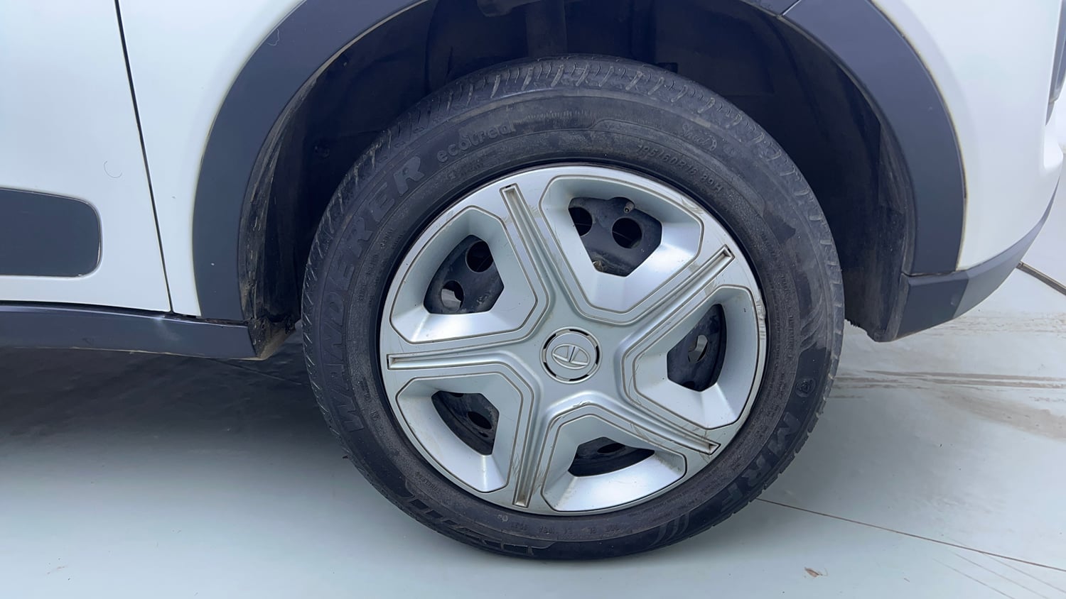 Used 2021 Tata Nexon XMA (S) Petrol Automatic tyres RIGHT FRONT TYRE RIM VIEW