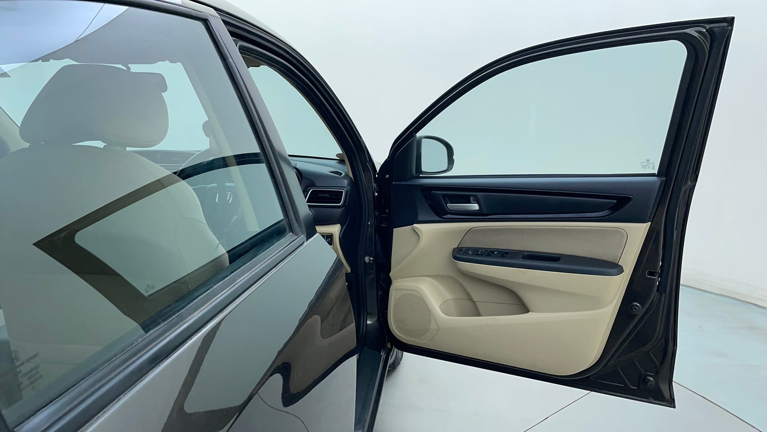 Used 2020 Honda Amaze 1.2 V MT Petrol Petrol Manual interior RIGHT FRONT DOOR OPEN VIEW