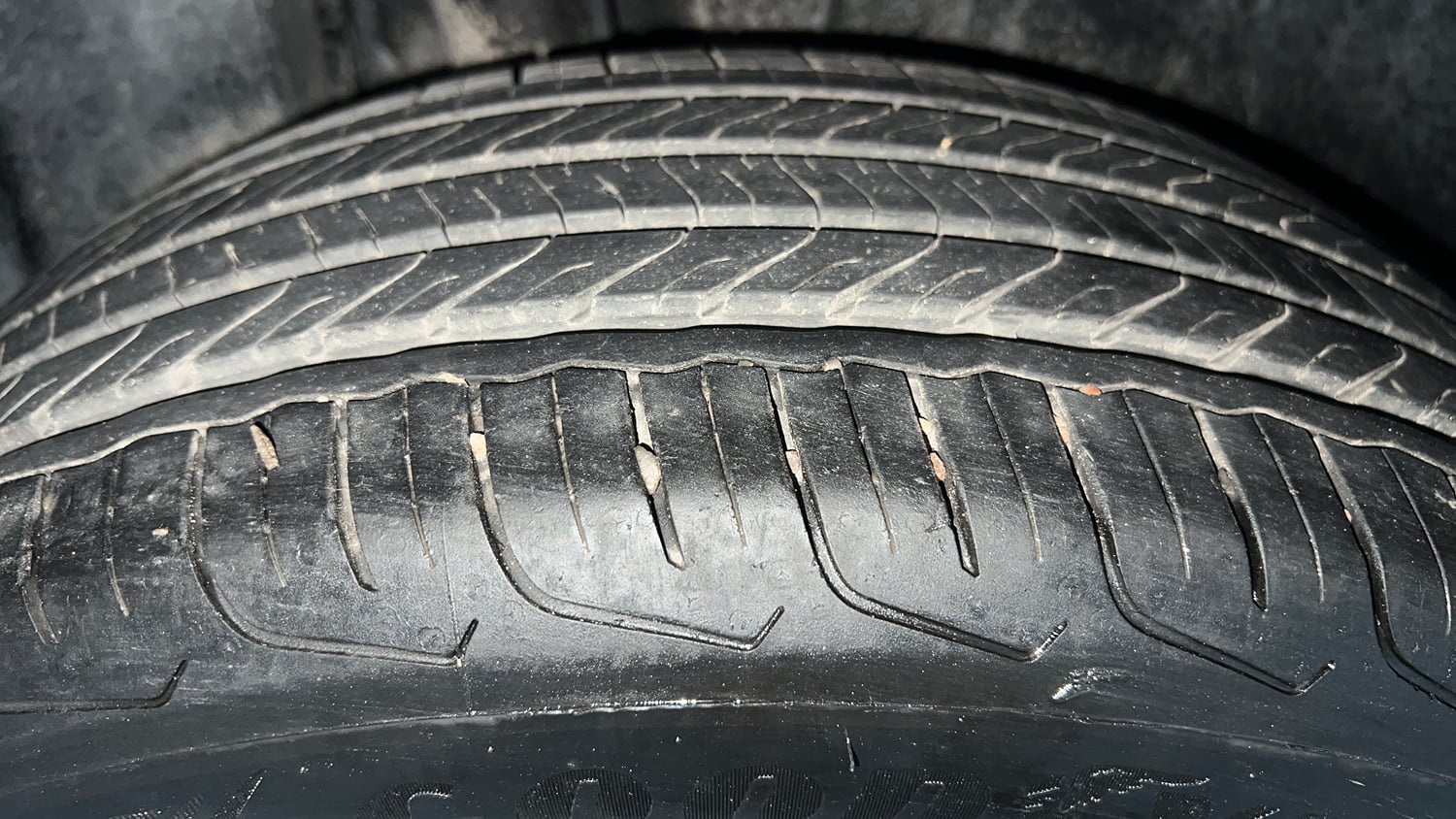 Used 2023 Maruti Suzuki Fronx Delta Plus 1.2L MT Petrol Manual tyres RIGHT REAR TYRE TREAD VIEW