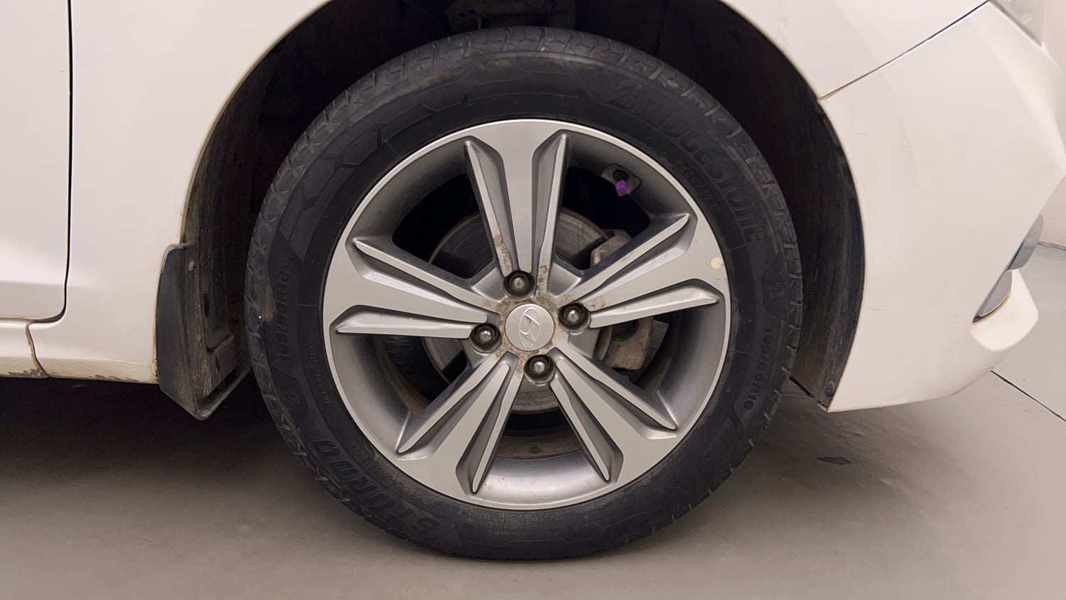 Used 2019 Hyundai Verna SX (O) 1.6 VTVT AT Petrol Automatic tyres RIGHT FRONT TYRE RIM VIEW