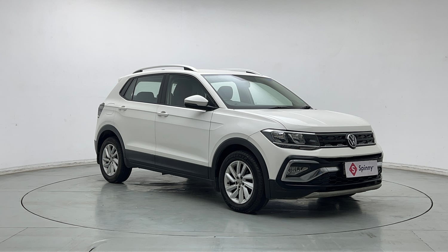 Used 2022 Volkswagen Taigun Highline 1.0 TSI AT Petrol Automatic exterior RIGHT FRONT CORNER VIEW