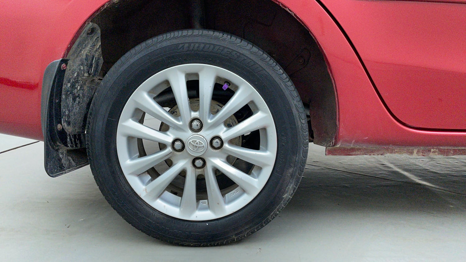 Used 2013 Toyota Etios V Petrol Manual tyres RIGHT REAR TYRE RIM VIEW