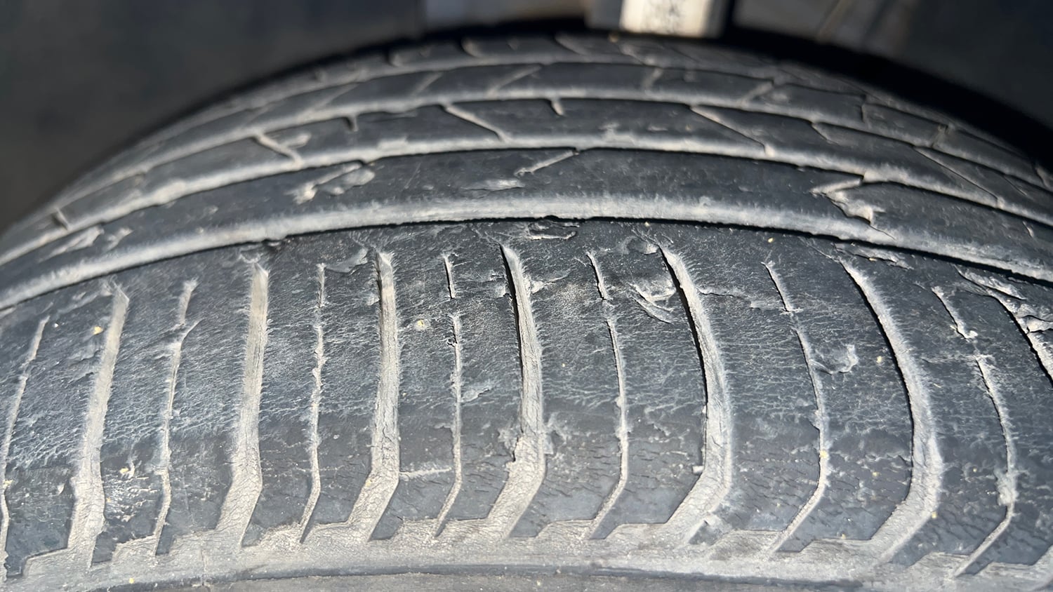 Used 2023 Volkswagen Virtus GT Plus 1.5 TSI EVO DSG Petrol Automatic tyres LEFT FRONT TYRE TREAD VIEW