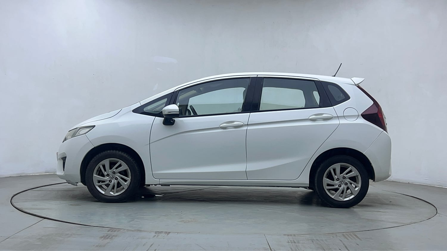 Used 2015 Honda Jazz V Petrol Petrol Manual exterior LEFT SIDE VIEW