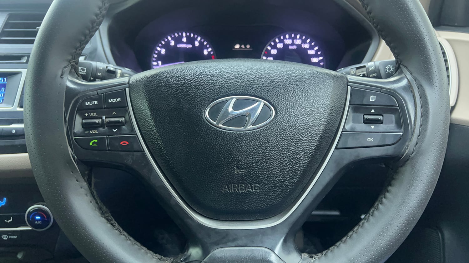 Used 2015 Hyundai Elite i20 Asta 1.2 Petrol Manual top_features Airbags